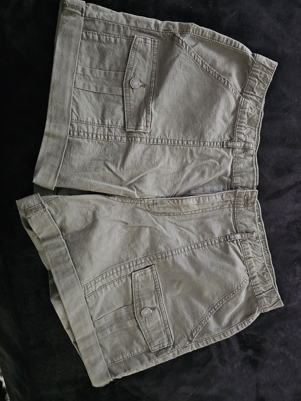 Casual Cargo Style Cotton Shorts in Light Olive